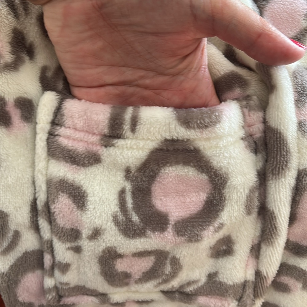 Hatley Girls “Painted Leopard’ Fleece Robe - Picture 6 of 9